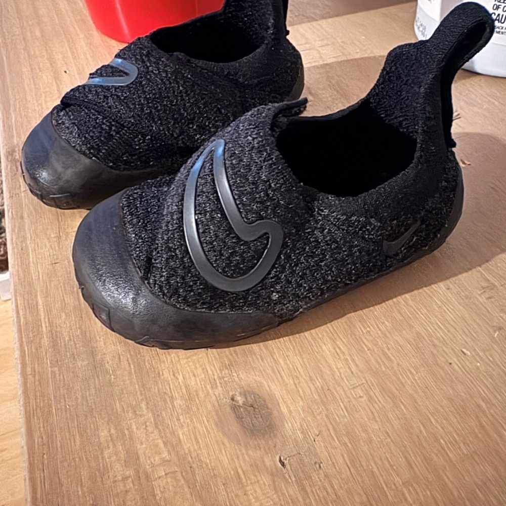 Nike toddler swoosh 1 great walking shoes for babies and toddler - Picture 3 of 6